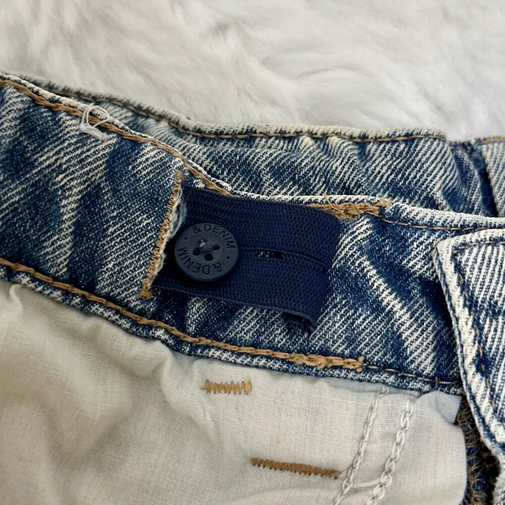 H&M Girls Baggy Fit Jeans – Distressed Light Wash - Picture 10 of 13